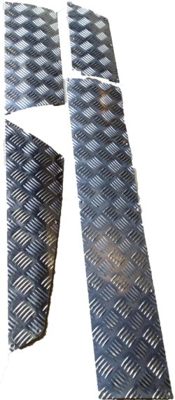 R/ROVER CLASSIC CHEQUER SKIRTING KIT (2 DOOR)