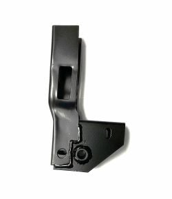 R/H DOOR PILLAR BOTTOM BRKT SERIES 2,2A,3 DEFENDER