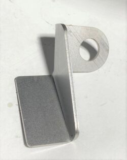 300 TDI & TD5 BRAKE PIPE MOUNT INNER FACE OF R/H FOOTWELL
