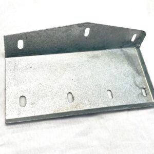 Front Mudflap Mounting Bracket RH Range Rover Classic And Discovery 1 (392678)