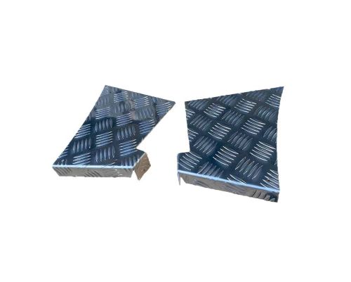 Defender 90" Chequer Plate Rear Wing Corners