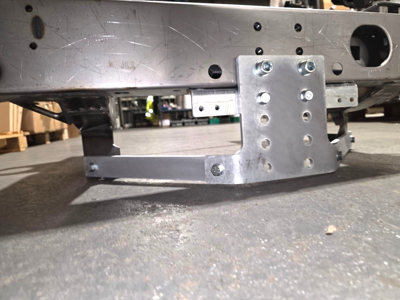 Defender 90 TD5 & Puma/TDCi Tow Bar Assembly Galvanised - Image 6