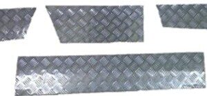 Discovery 2 Chequer Plate Skirting Set