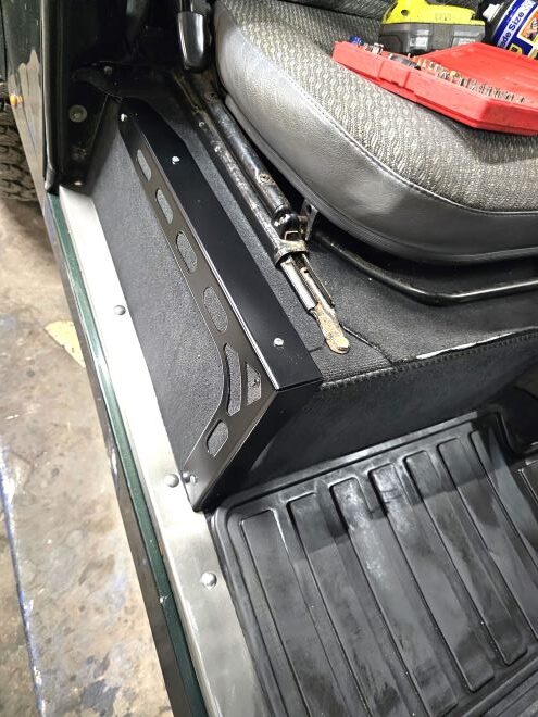 LR728 Defender/ Series Seat Box Corner Protector Black Powdercoated - Image 3